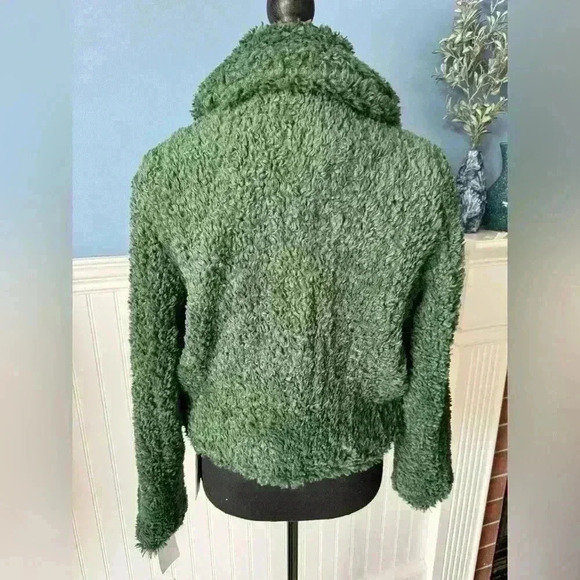 NEW BLANK NYC Faux Fur/Shearling Cropped Jacket~ Green Lights ~ Small 🧸 - Picture 2 of 9